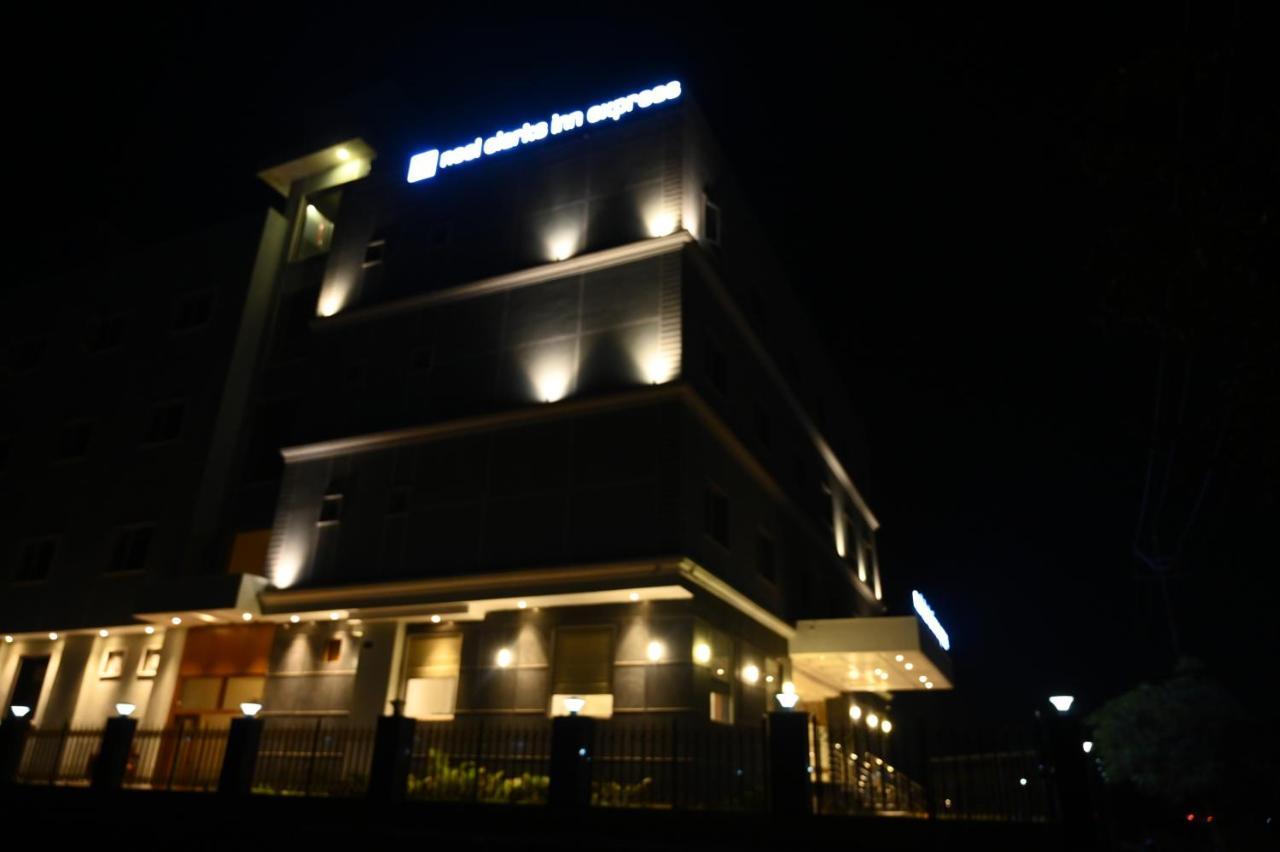 Neel Clarks Inn Express Agra  Kültér fotó