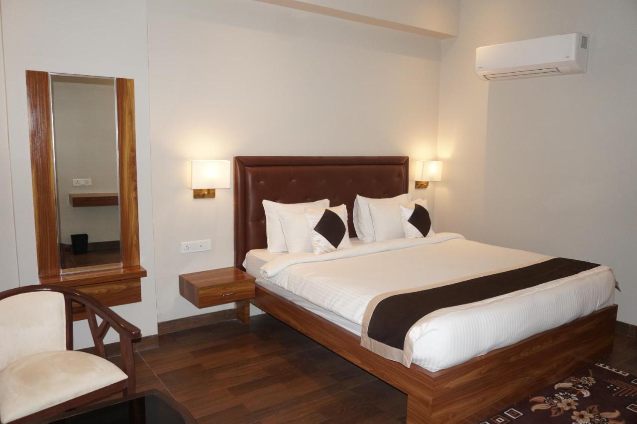 Neel Clarks Inn Express Agra  Kültér fotó